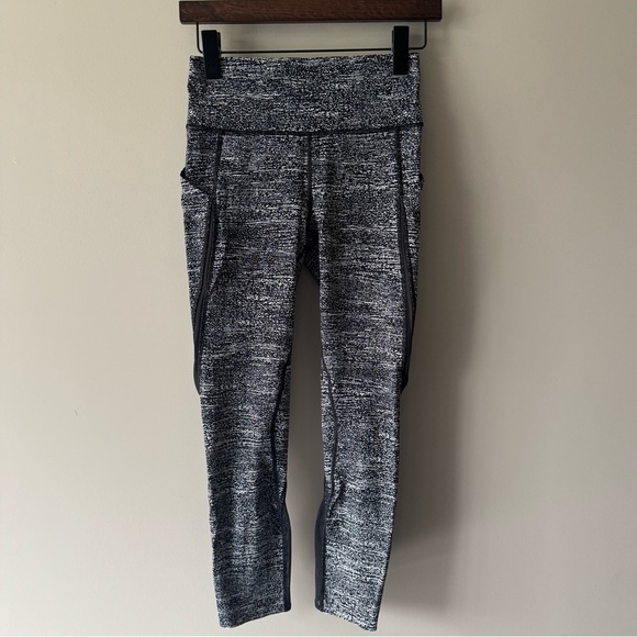 LULULEMON Pace perfect 7/8 Highrise leggings in air time black white Size 6 - Picture 1 of 7